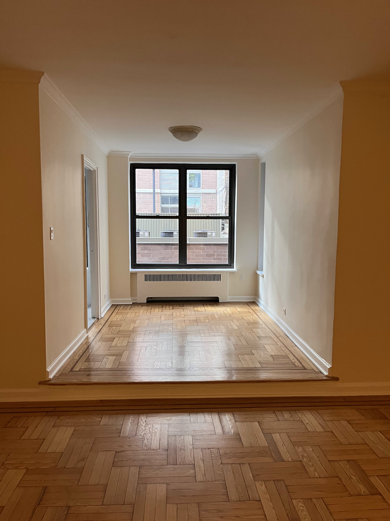 124 East 24th Street - Photo 2