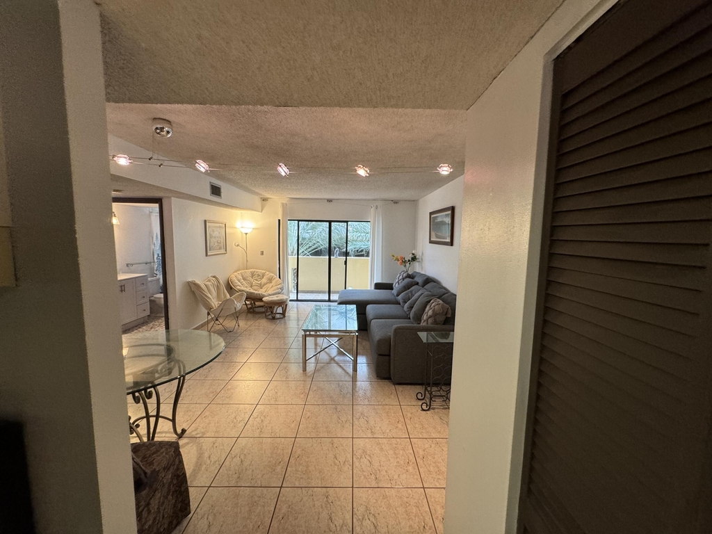 2924 Collins Avenue - Photo 4