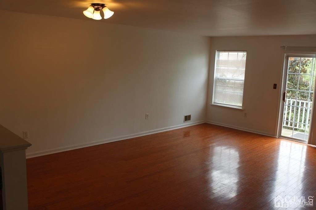 1807 Ridgeview Court - Photo 3