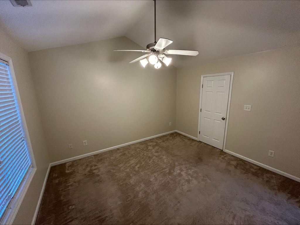 914 Savin Landing - Photo 10