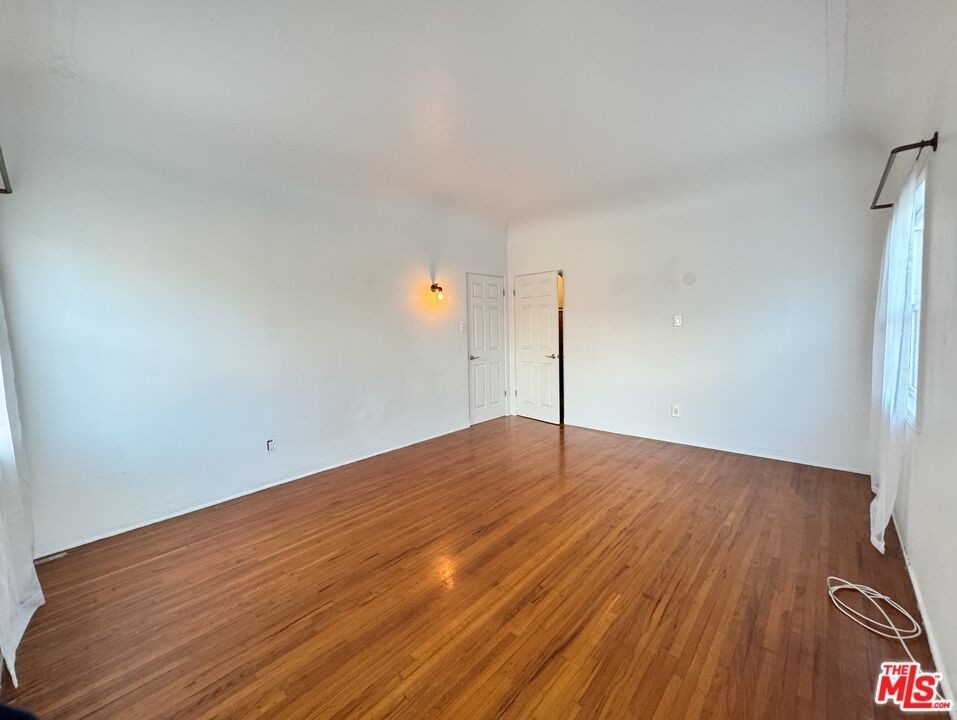 645 W Glenoaks Blvd - Photo 11