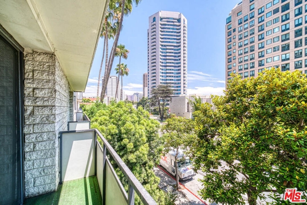 10535 Wilshire Blvd - Photo 2