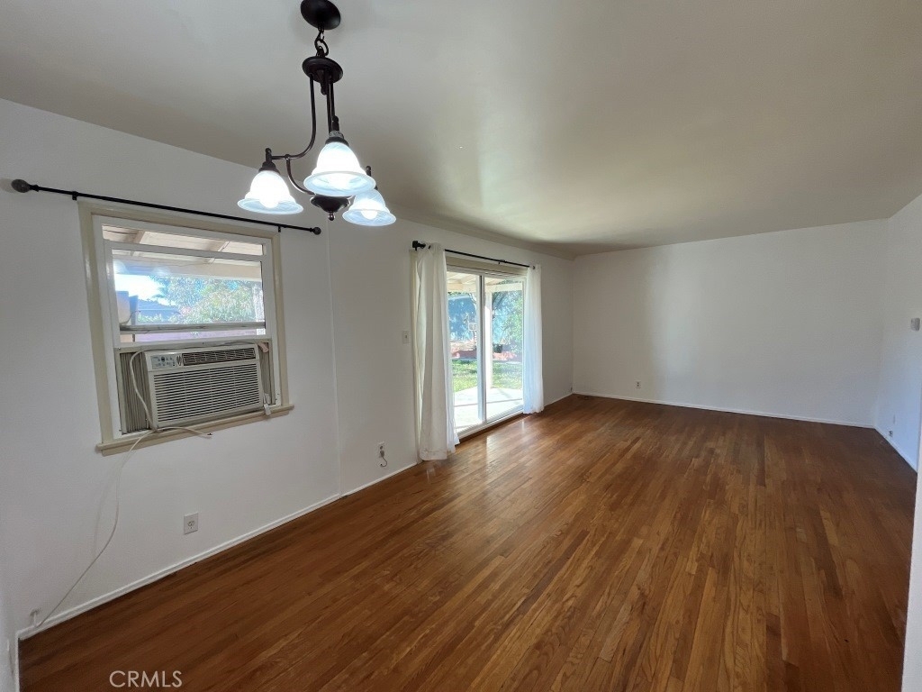 10157 Noble Avenue - Photo 4