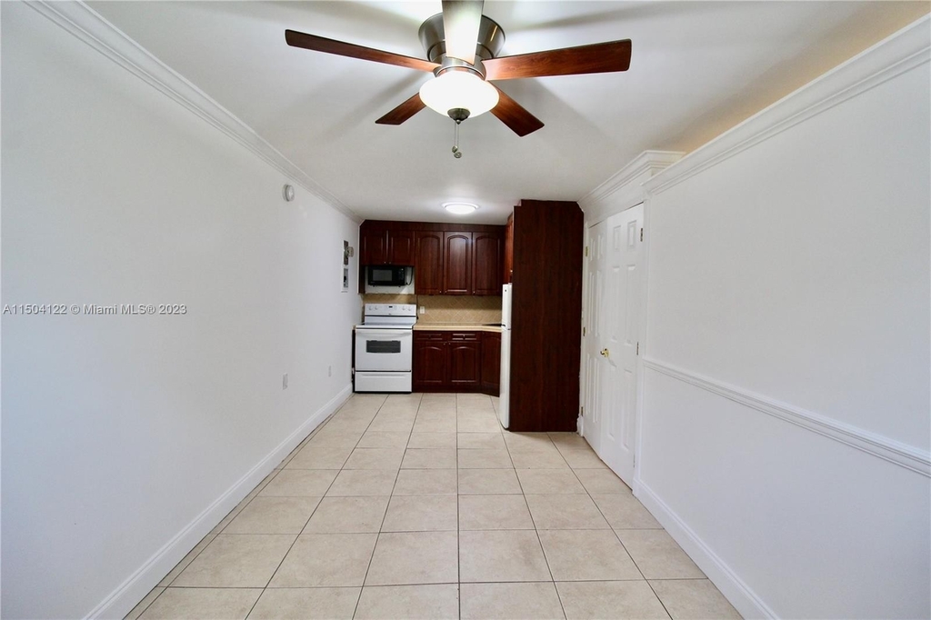 2350 Sw 15th St - Photo 2