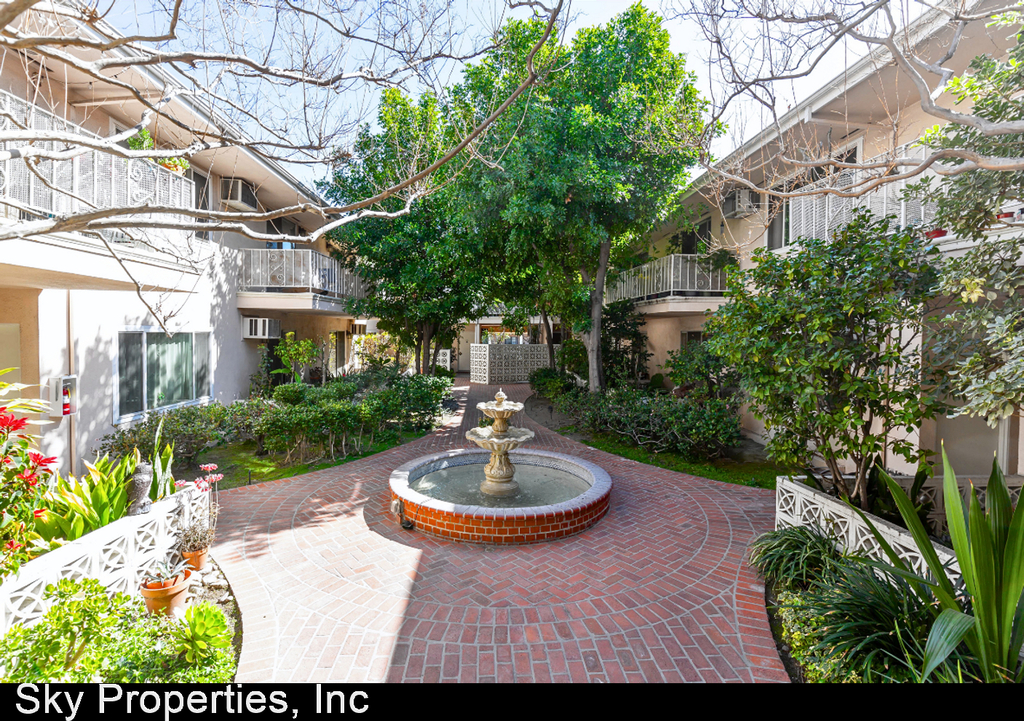 445 E Magnolia Blvd - Photo 18