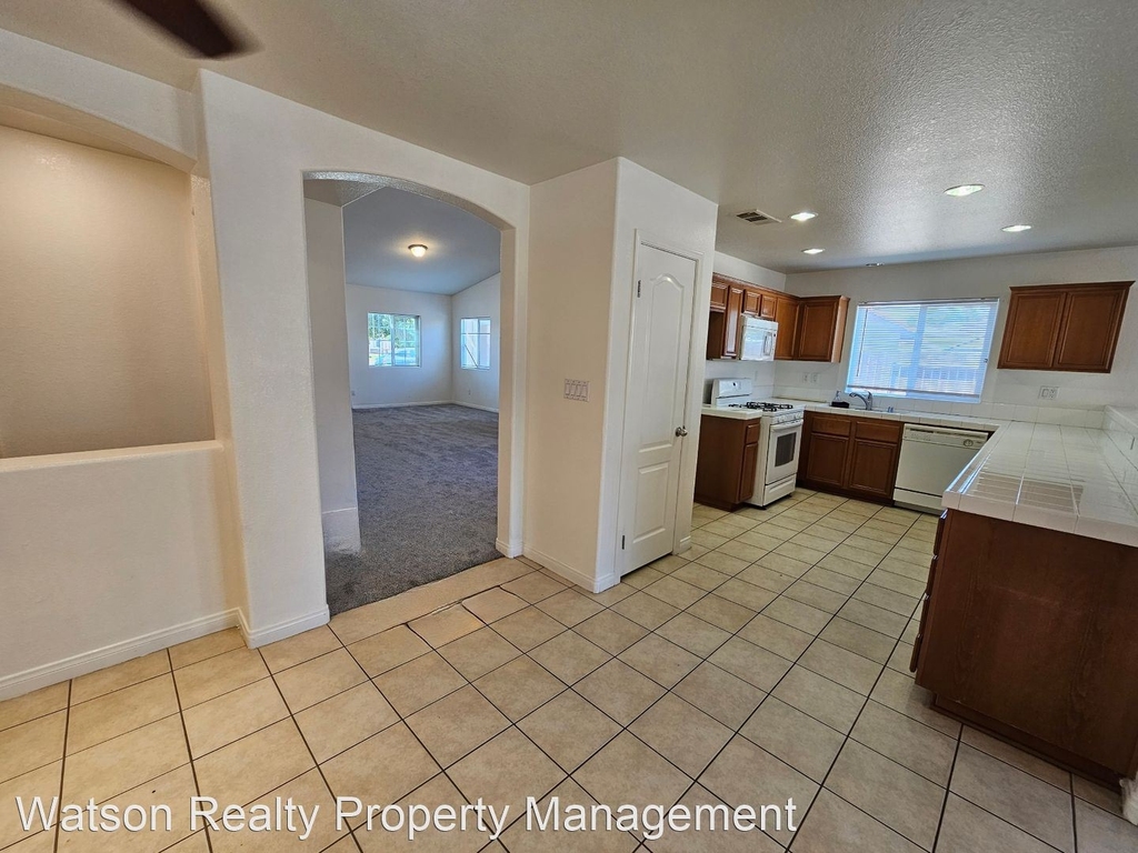 5406 Sea Spray Ct - Photo 2