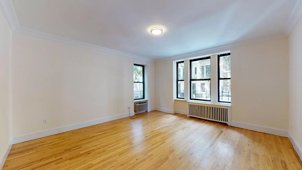 West 92nd St - Photo 1