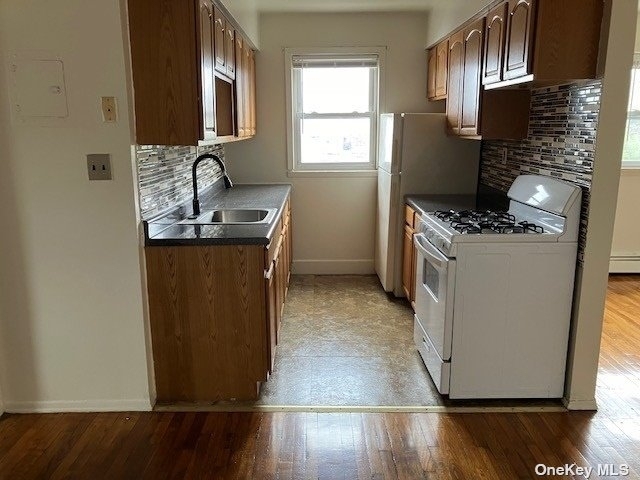 464 N Corona Avenue - Photo 1