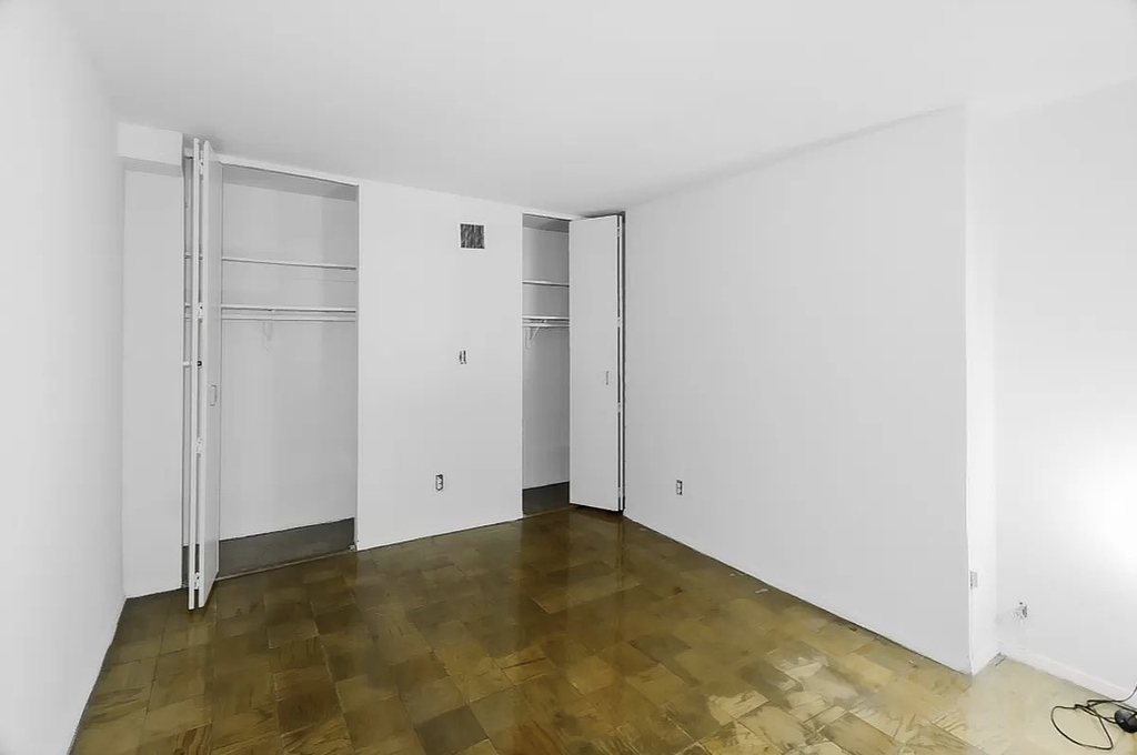 220 East 24th Street - Photo 5