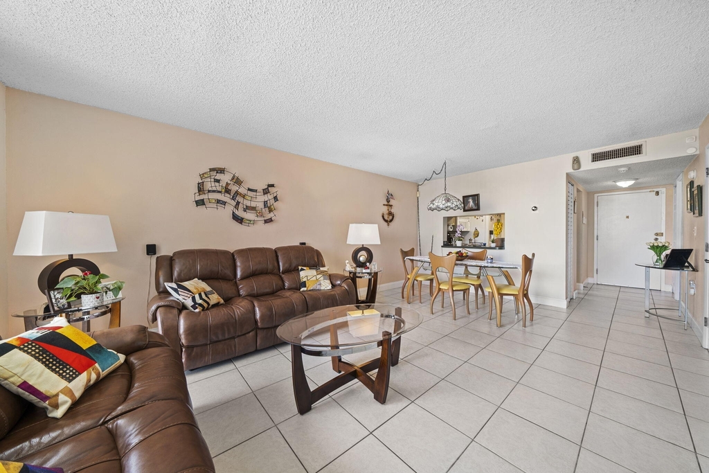 9310 Fountainbleau Boulevard - Photo 6