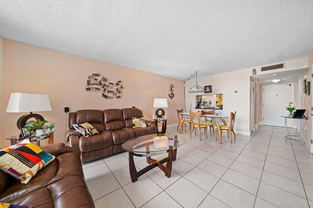 9310 Fountainbleau Boulevard - Photo 5