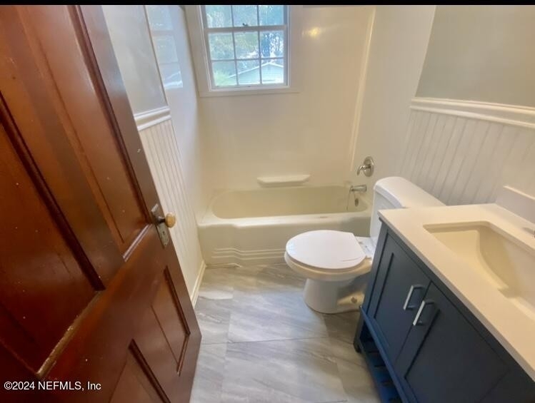 1047 W 12th Street - Photo 2