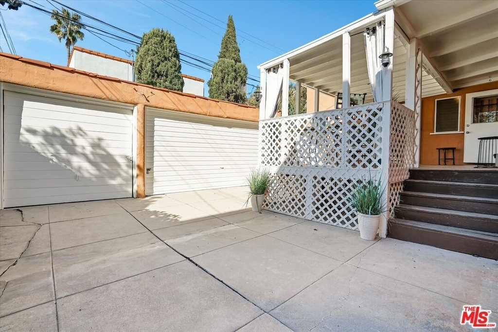 843 S Curson Ave - Photo 25