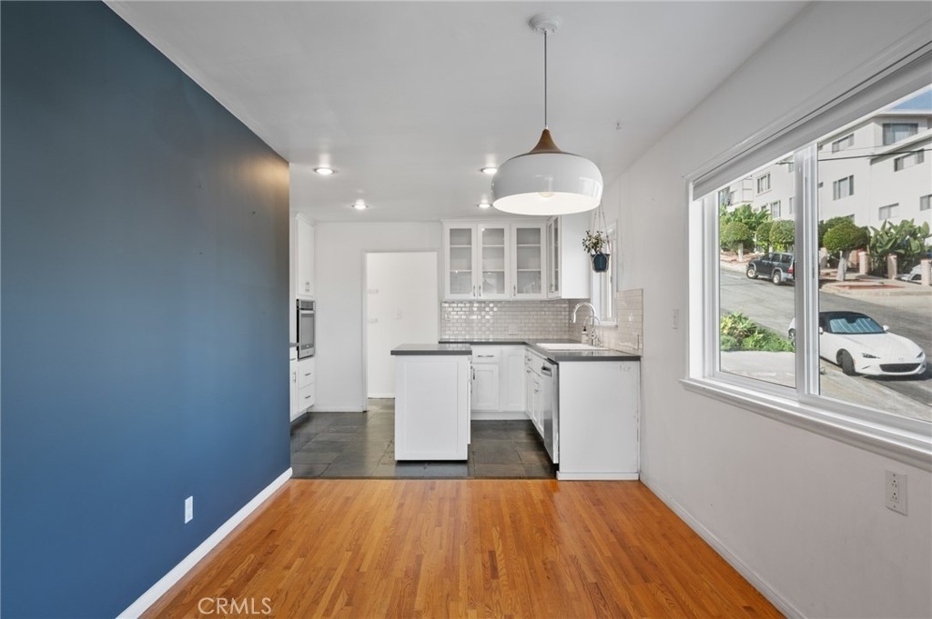 645 W 27th Street - Photo 3