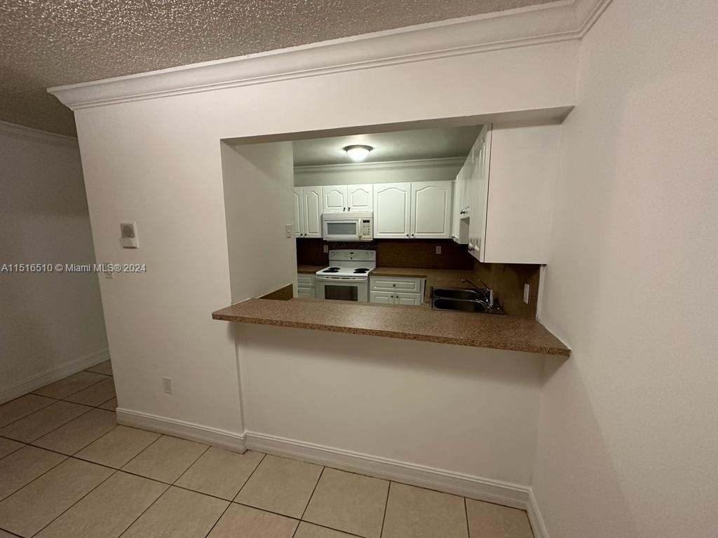 6940 Miami Gardens Dr - Photo 4