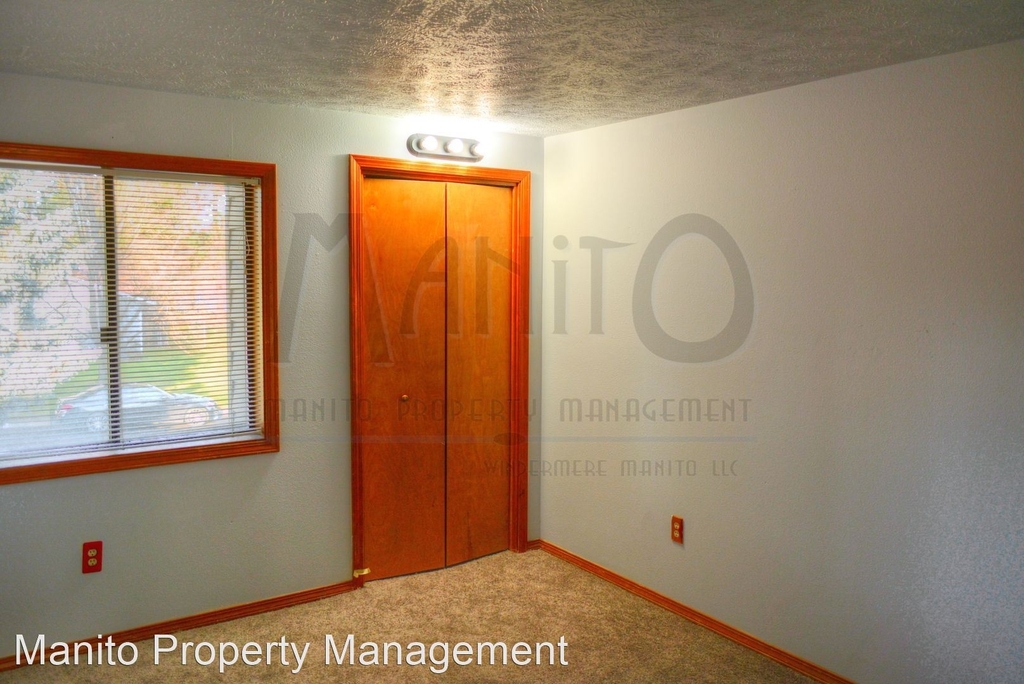 10924 E 37th Ave. - Photo 9