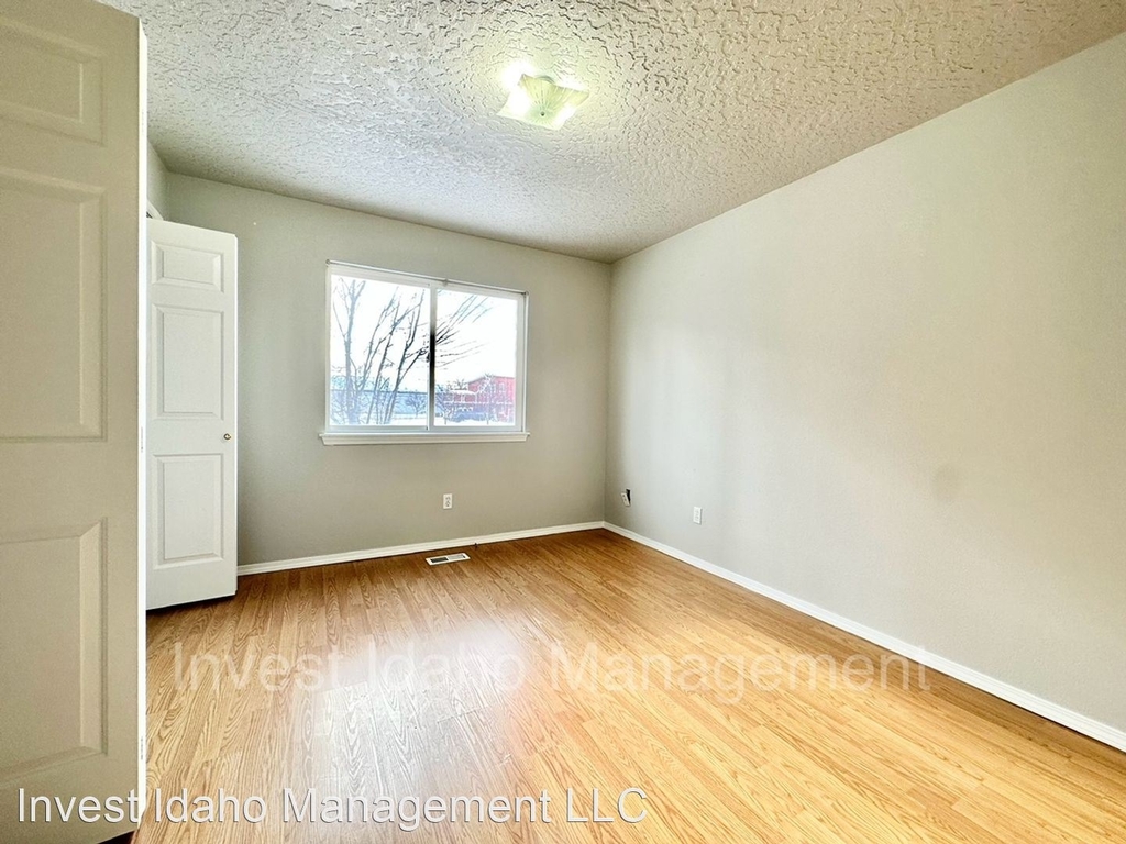 3021 Cougar Ave - Photo 8