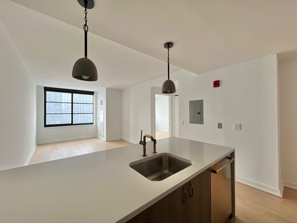 517 West 38th Street - Photo 3