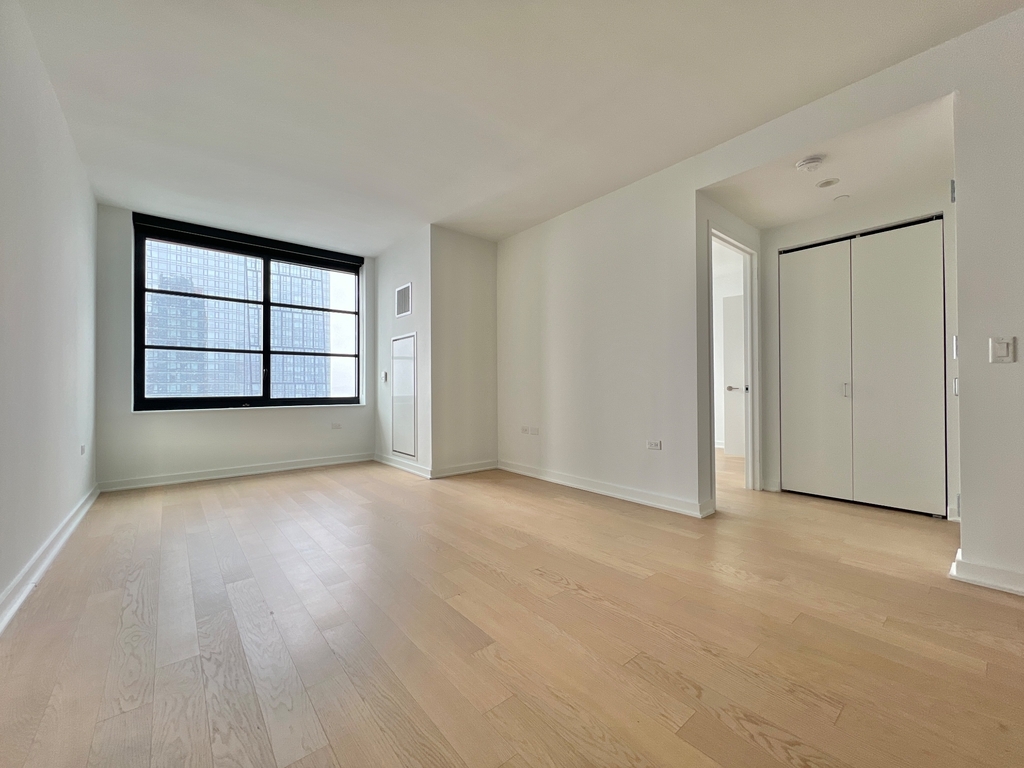 517 West 38th Street - Photo 4