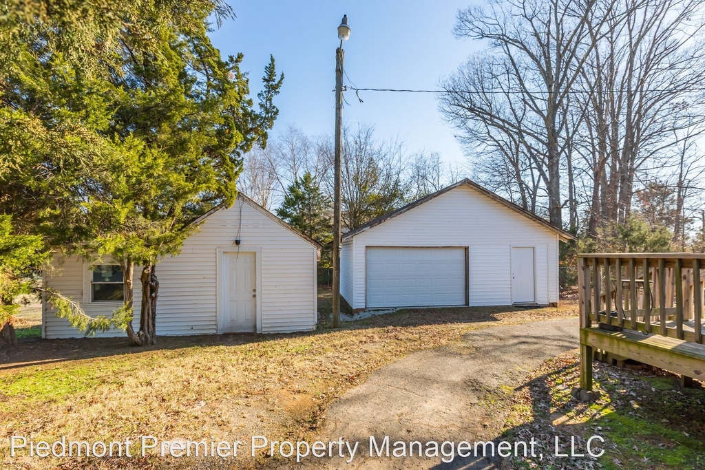2465 Griffith Road - Photo 24