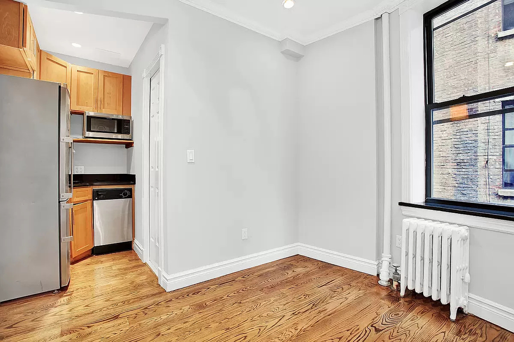 326 East 35th Street - Photo 0