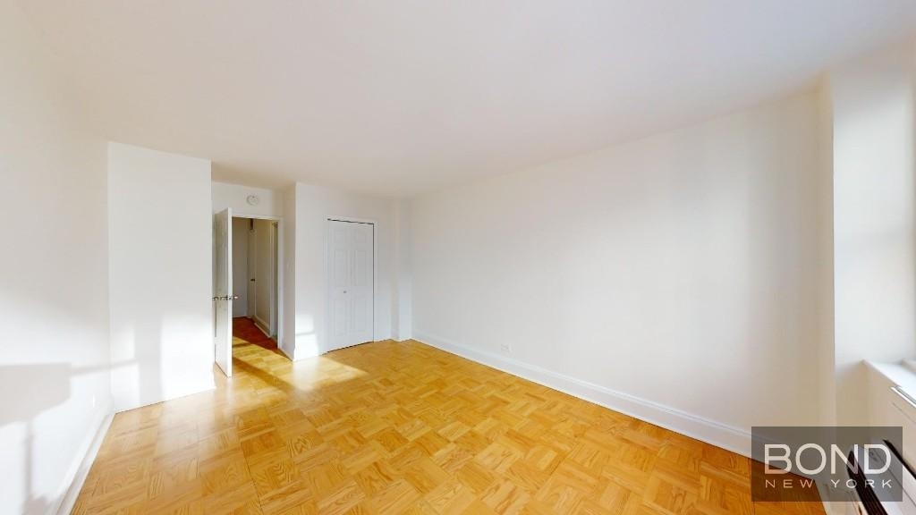 435 East 79th Street - Photo 3