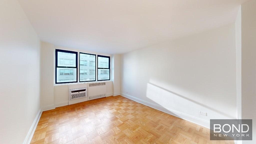 435 East 79th Street - Photo 2