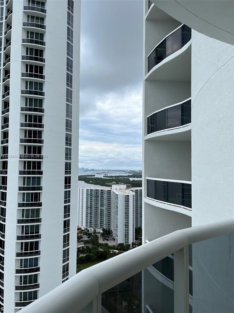 16001 Collins Ave - Photo 6