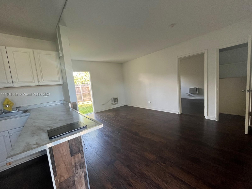 12240 Ne 5th Ave - Photo 1