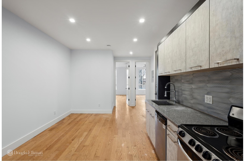 26 Ditmars St - Photo 2