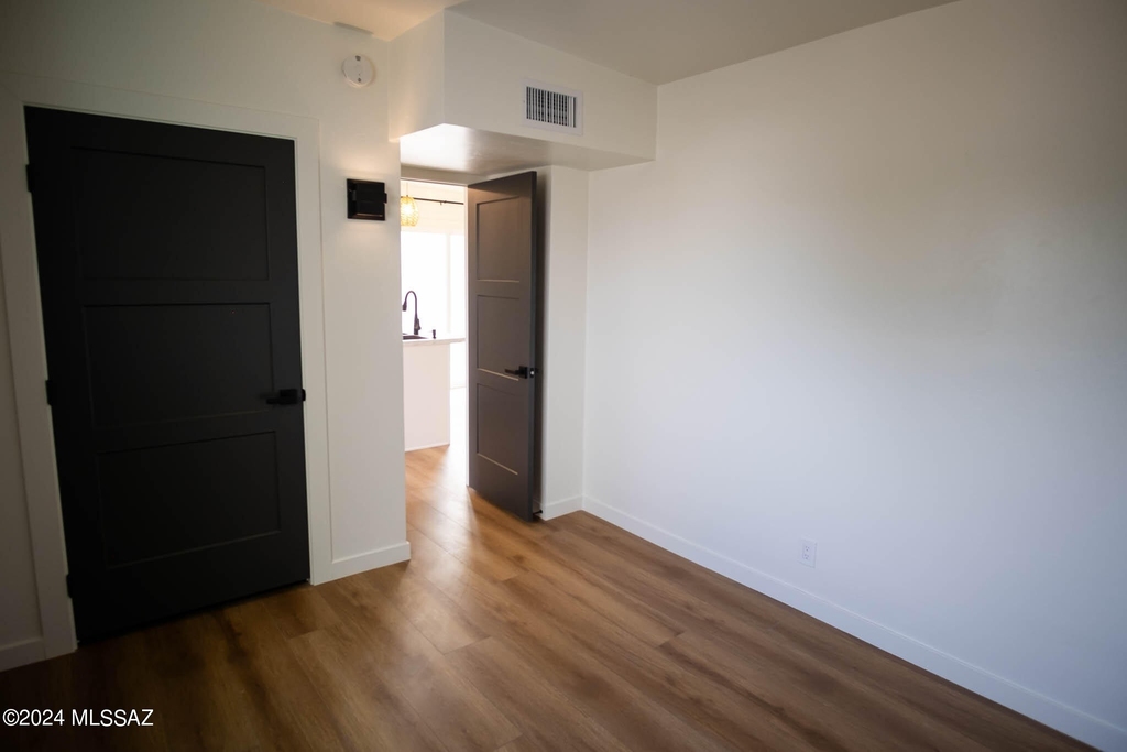 205 W 25th Street - Photo 8