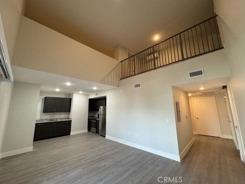 1001 W Mission Boulevard - Photo 2