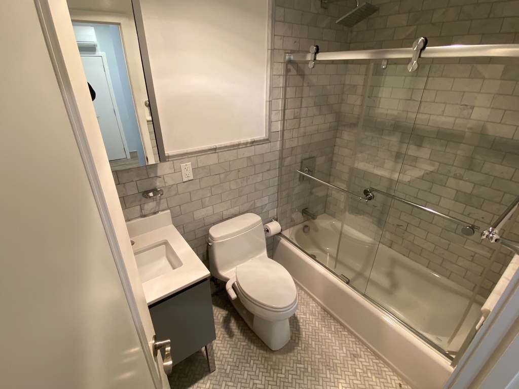 East 53rd Street - Photo 3