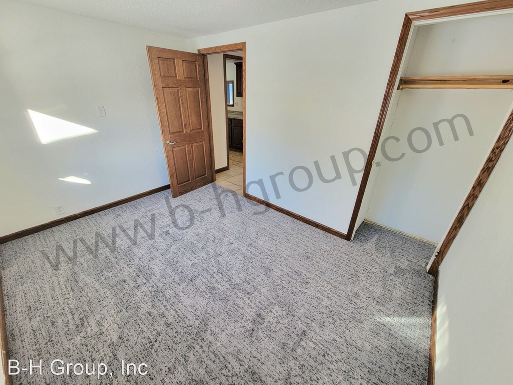 8245 108th Ave - Photo 15