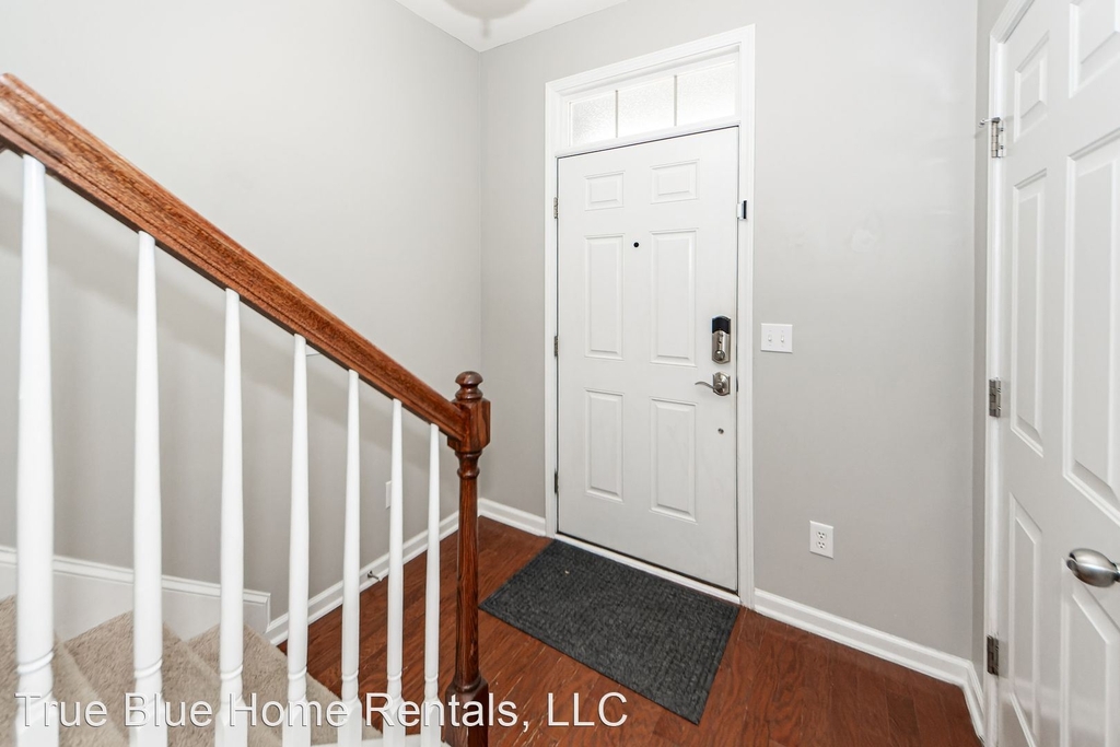 2491 Stadium Drive - Photo 3