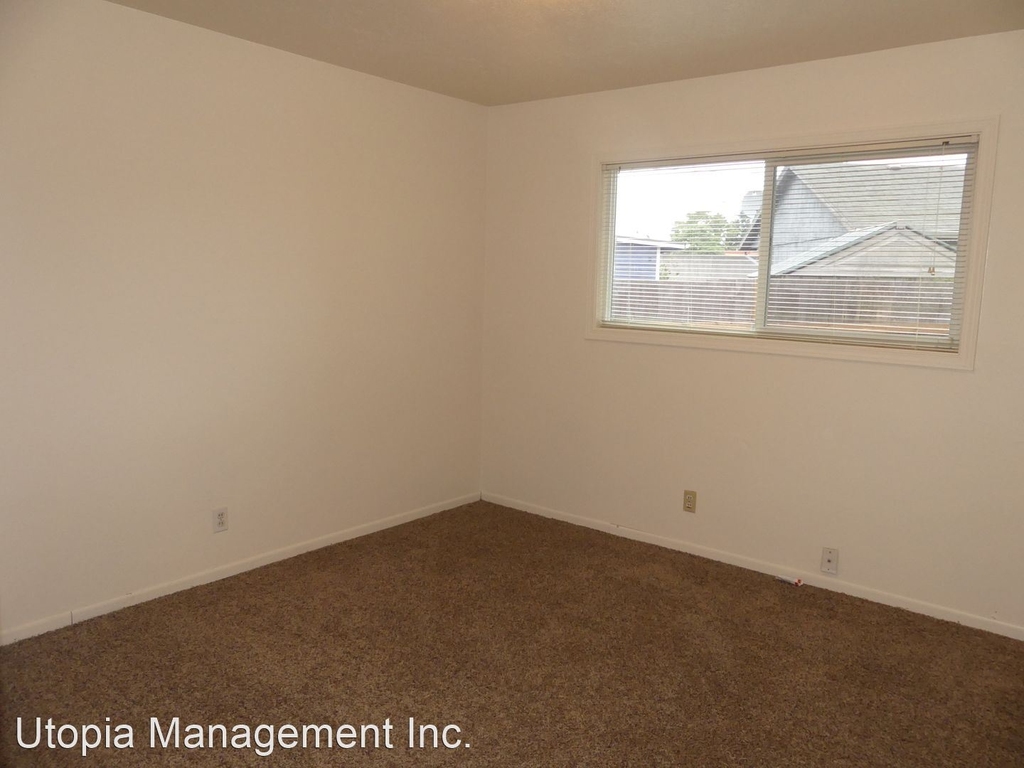 6305 Ne Hassalo St. - Photo 1