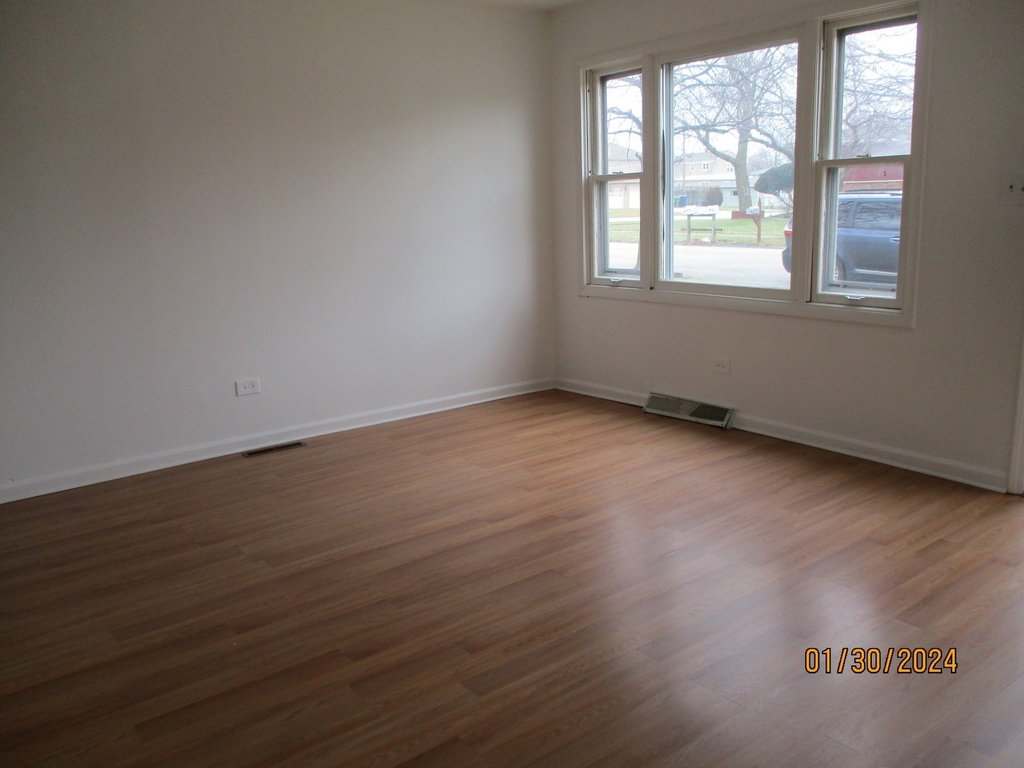 9806 Marion Avenue - Photo 2