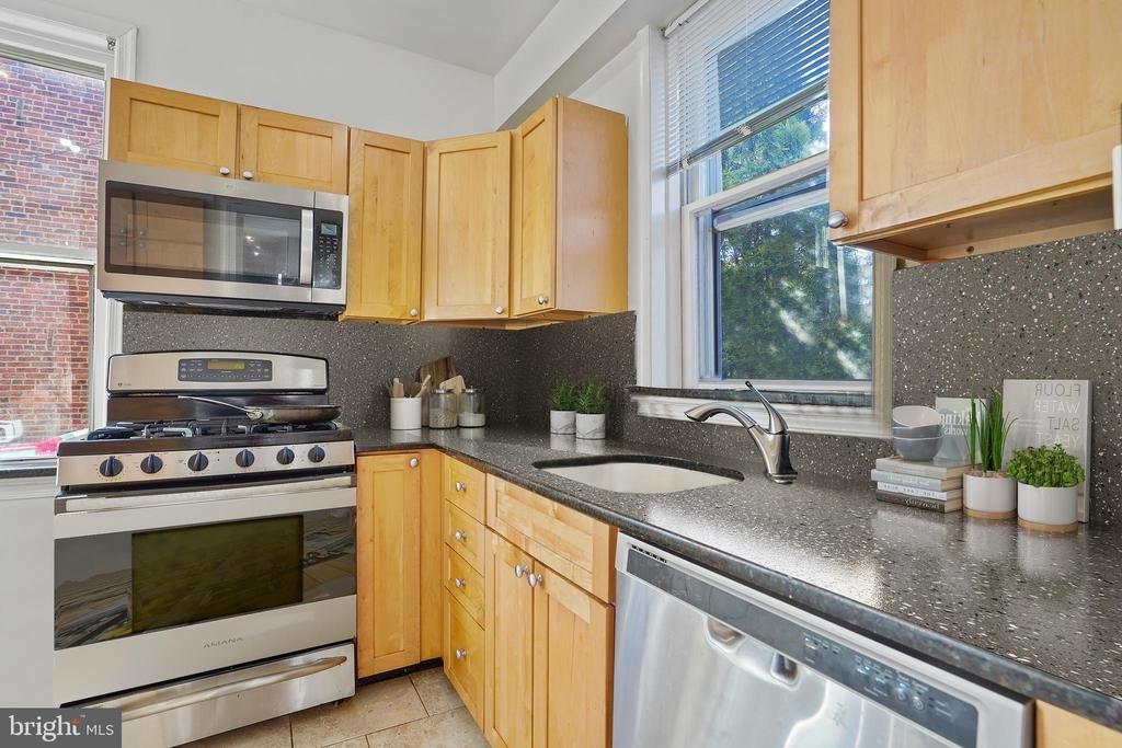 3256 Q St Nw - Photo 4