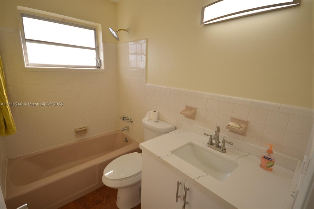 2753 Ne 28th St - Photo 10