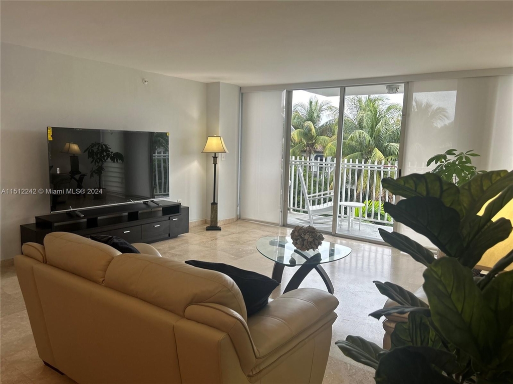 7824 Collins Ave - Photo 3