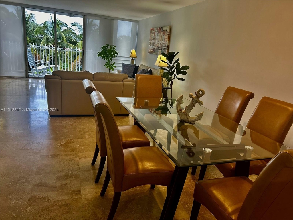 7824 Collins Ave - Photo 4