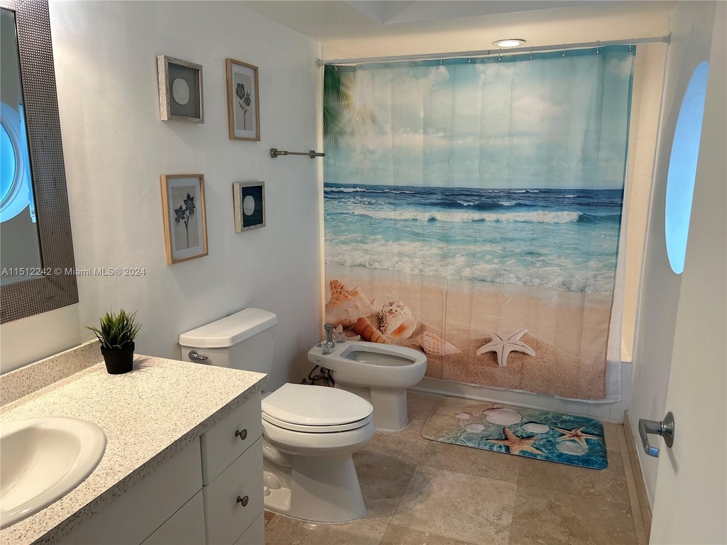 7824 Collins Ave - Photo 22