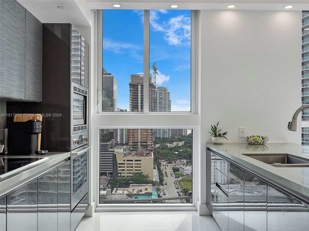 1080 Brickell Ave - Photo 14