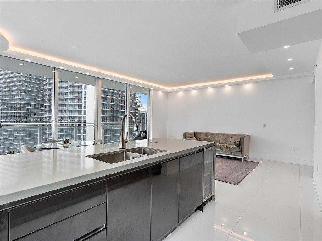 1080 Brickell Ave - Photo 15