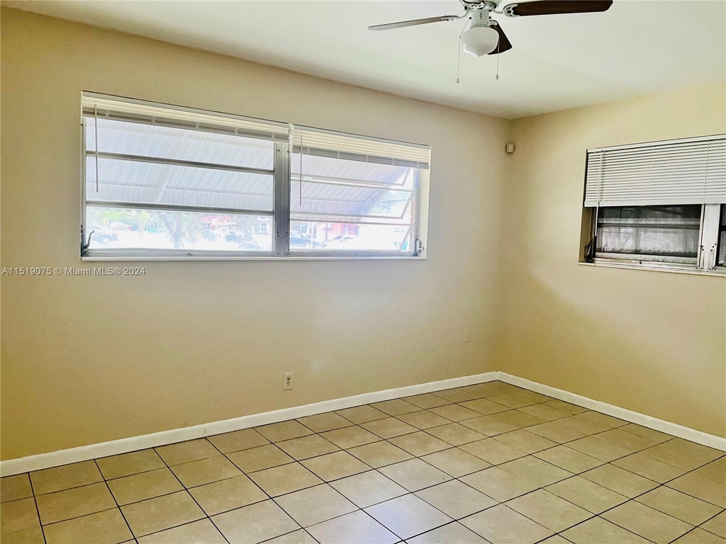1050 Sw 2nd Ave - Photo 8
