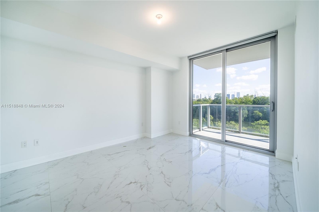 16385 Biscayne Blvd - Photo 29