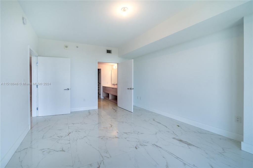 16385 Biscayne Blvd - Photo 30