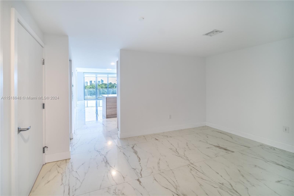 16385 Biscayne Blvd - Photo 26