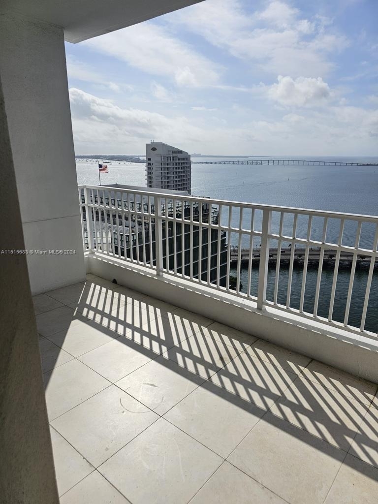 701 Brickell Key Blvd - Photo 2