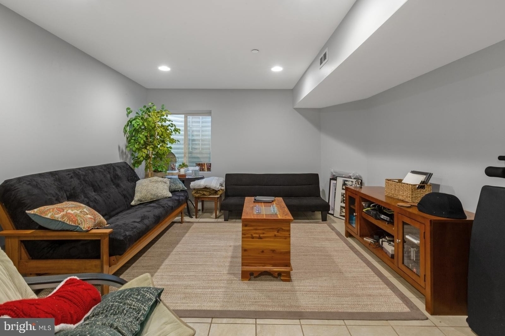 2524 Sepviva Street - Photo 11